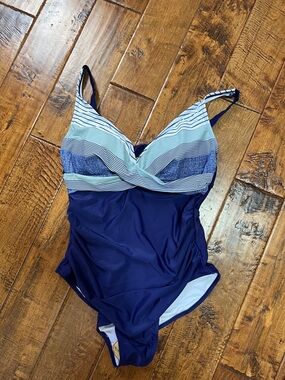 Eomenie 1 pc suit XL new